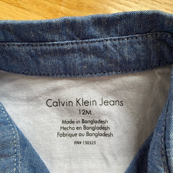 NWT: Calvin Klein Jeans Denim color Button up short sleeve shirt - Picture 4 of 5